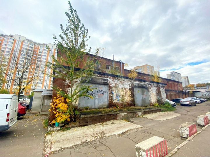 Нежилое здание 1651,4 м²