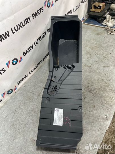 Корпус ящик крышка акб в багажном отсеке Bmw X5