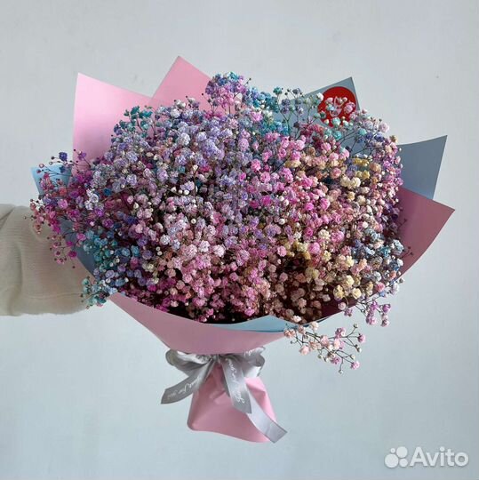 Стильный букет из радужной гипсофилы