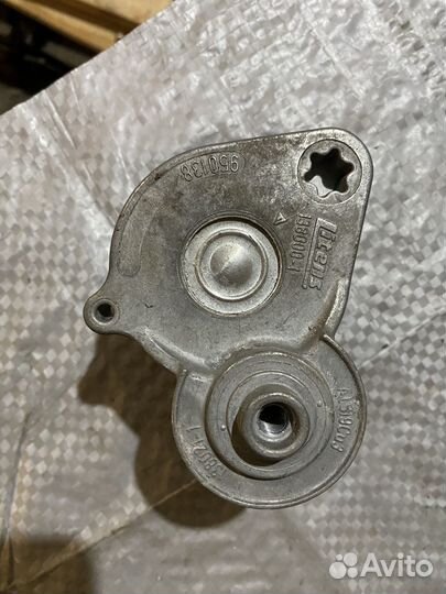 Натяжитель приводного ремня Mercedes M271