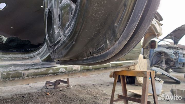 Дверь задняя правая Renault Duster 4x4