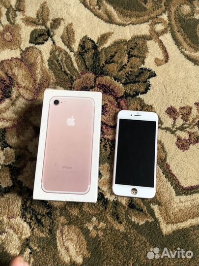 Телефон iPhone 7