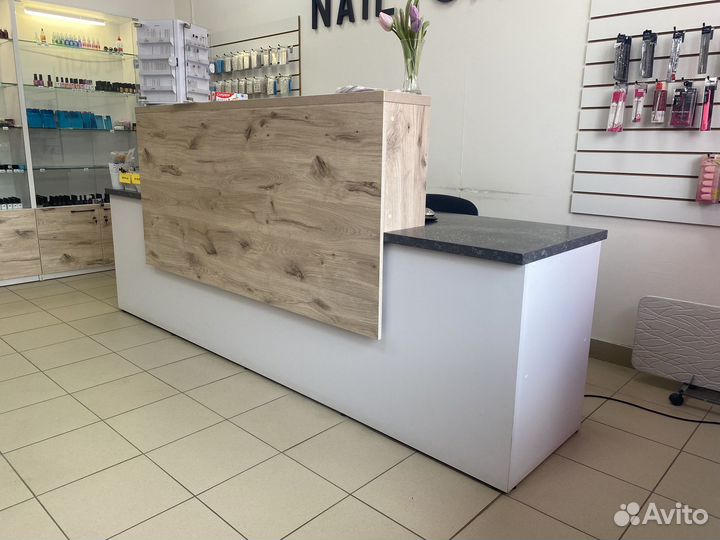 Стеклянная витрина с подсветкой бу