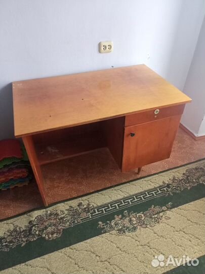 Продаю письменный стол однотумбовый