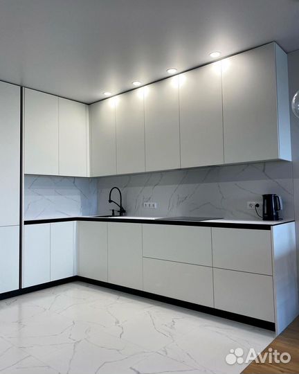 Кухня на заказ с современным дизайном