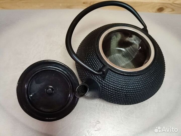 Чугунный заварочный чайник, фигурка для чистки