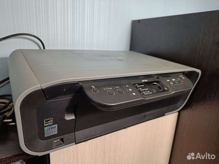 Ксерокс-принтер (струйный) -сканер 3 в 1