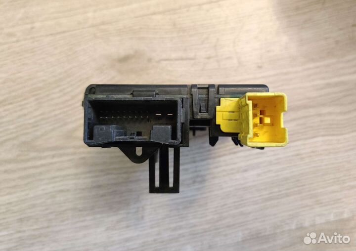 Блок подрулевых переключателей Volkswagen Jetta