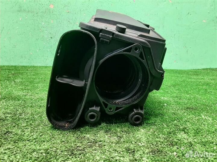 Корпус воздушного фильтра Mercedes Benz C-Class W