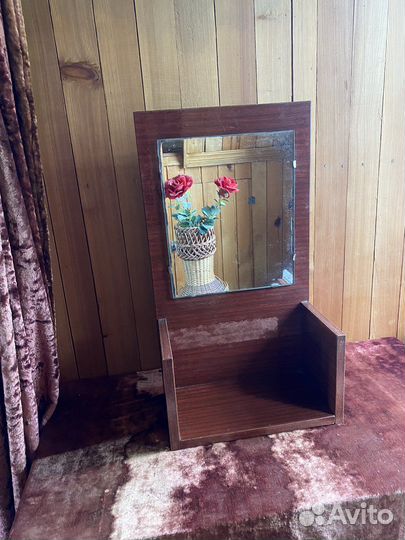 Зеркало настенное с полочкой, ретро