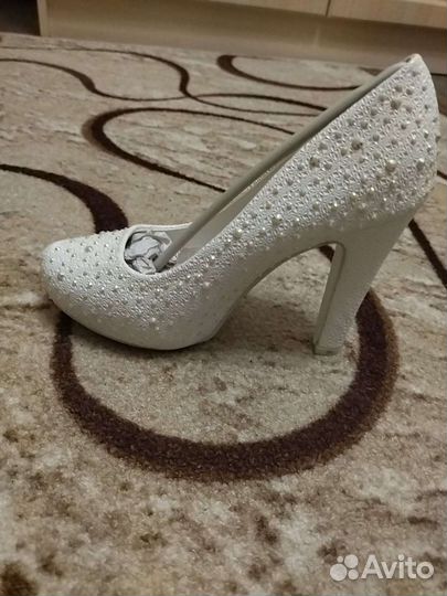 Туфли женские белые