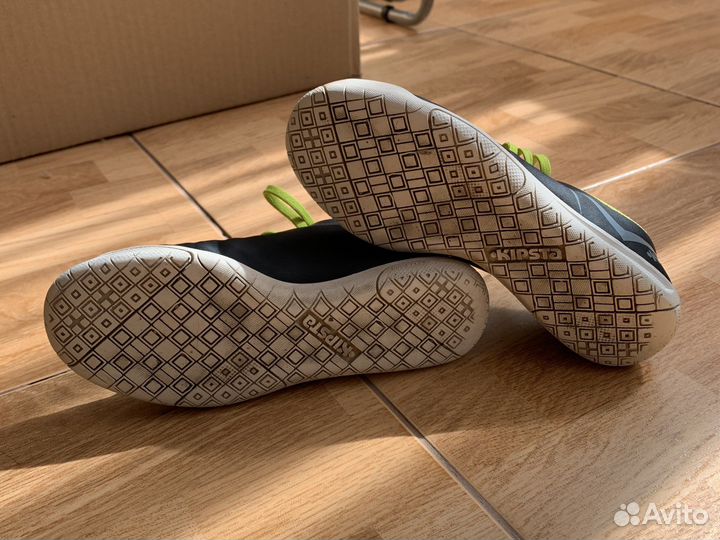 Детские футбольные бутсы