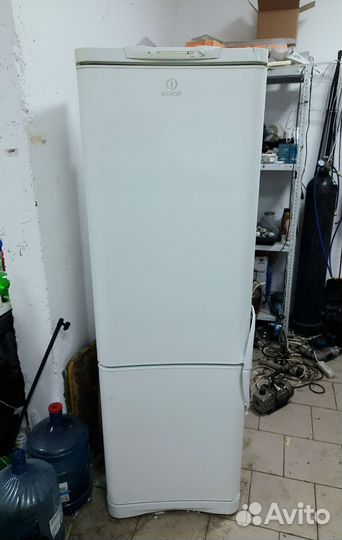 Холодильник Indesit 1,86м б/у с гарантией