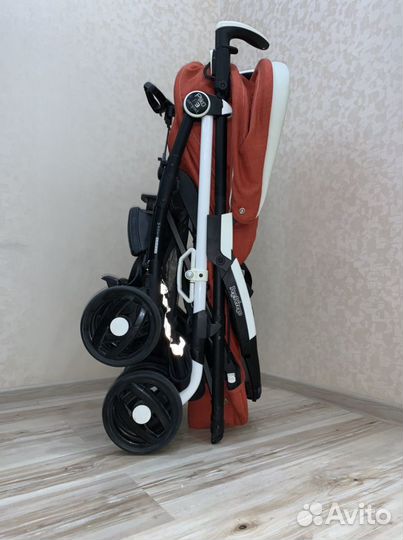 Коляска-трость Peg-Perego Pliko P3 Compact