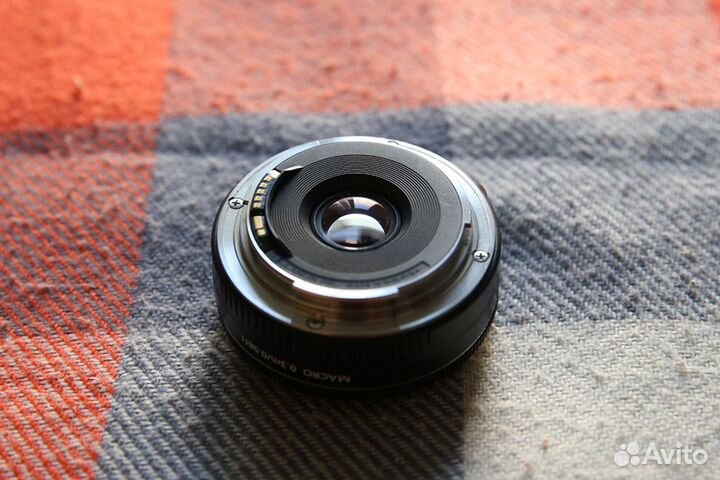 Canon EF 40mm f/2.8 STM