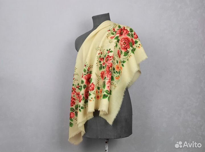 Павлопосадский платок винтаж СССР светлый фон