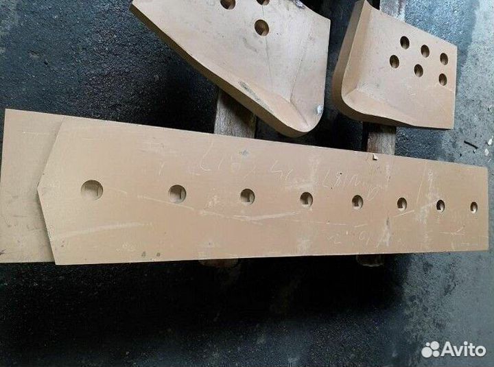 Нож средний отвала бульдозера Caterpillar D6R