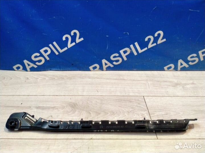 Крепление бампера заднее левое Mercedes-Benz