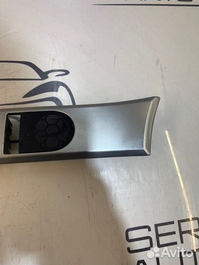 Накладка двери передняя левая Volkswagen Touareg