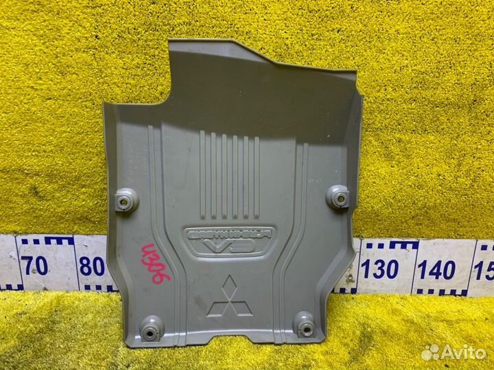 Пластиковая крышка на двс передняя Mitsubishi