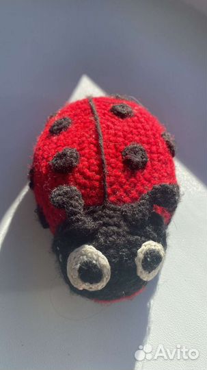 Вязаная Божья коровка детская игрушка