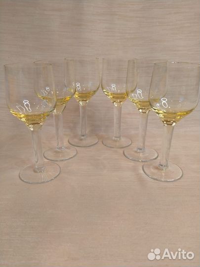 Набор графин и шесть рюмок жёлтое стекло