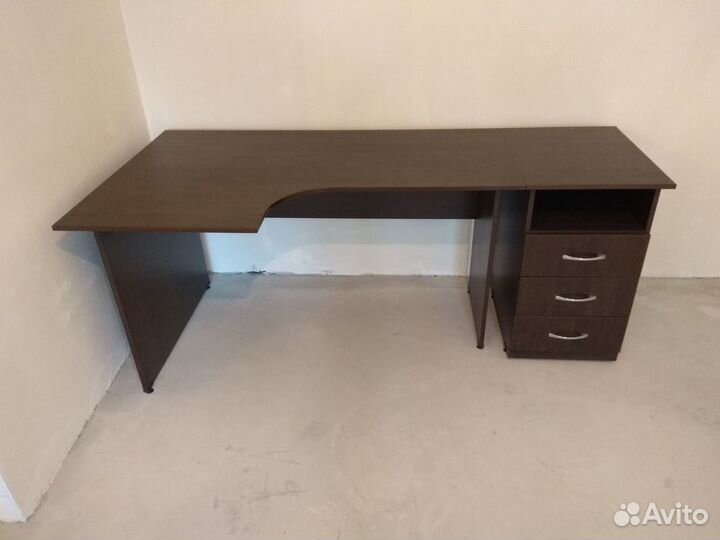 Угловые столы