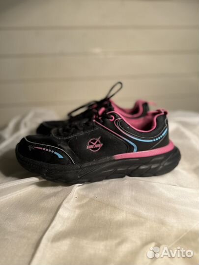Кроссовки спортивные Time Jamp 41 размер