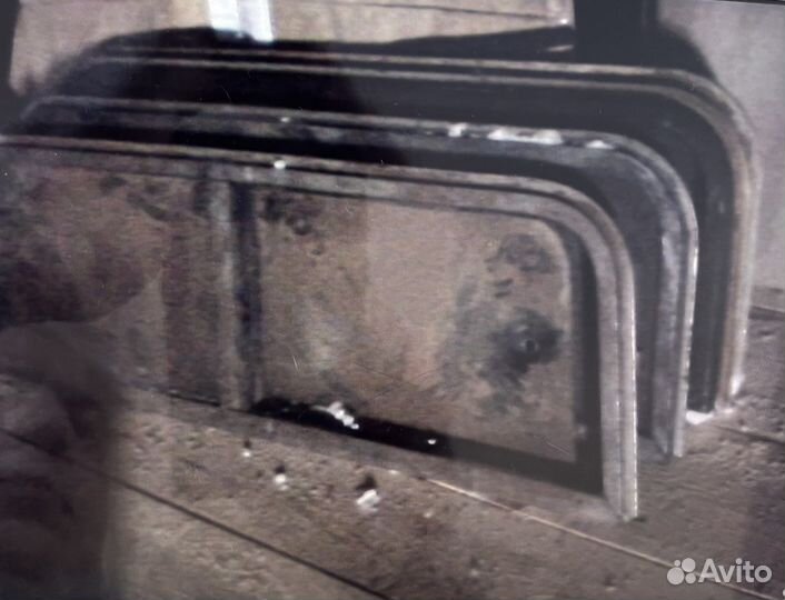 Дверь новая и комплектующие к ней окна бу стела