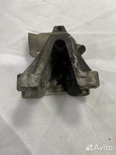 Кронштейн опоры двигателя левый Ауди А5 8Т А4 Б8