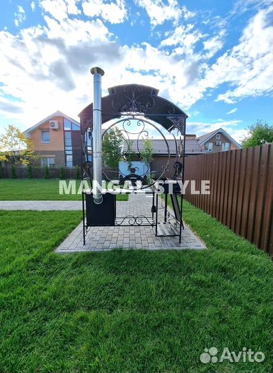 Мангал с крышей