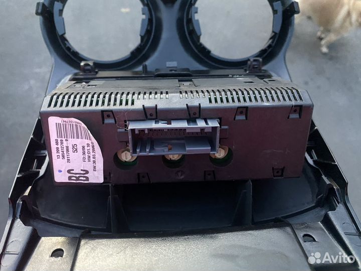 Центральная консоль с экраном Opel Corsa D