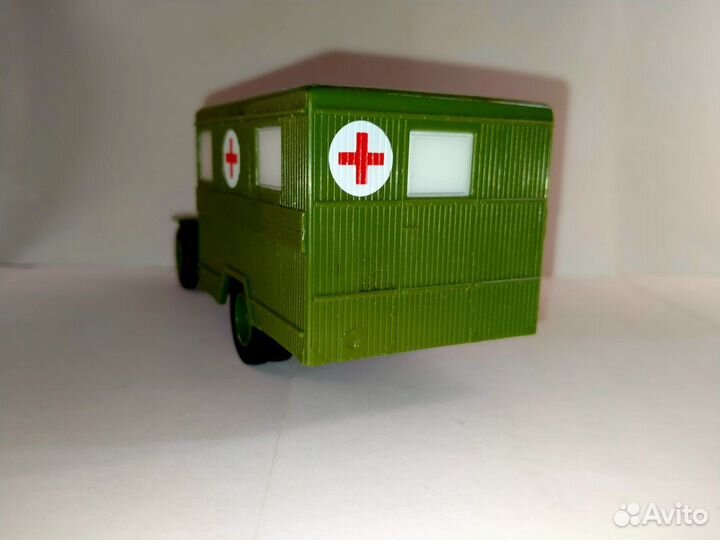 Модель 1/43 зис-44