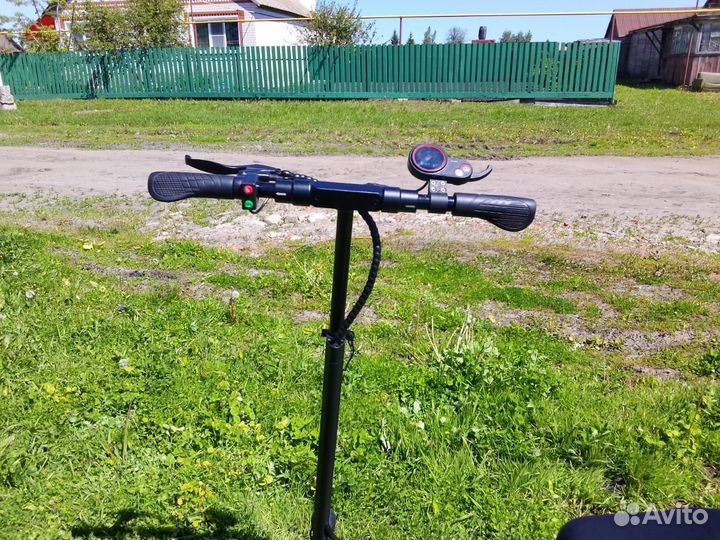 Электрический самокат с сиденьем