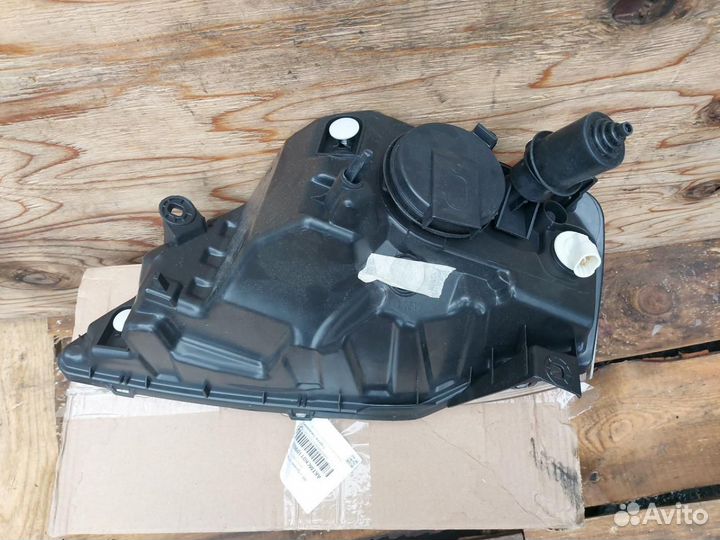 Фара правая LADA Largus (2012 - н.в.) 8200744754