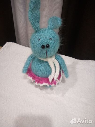 Вязаные игрушки ручной работы. Заяц