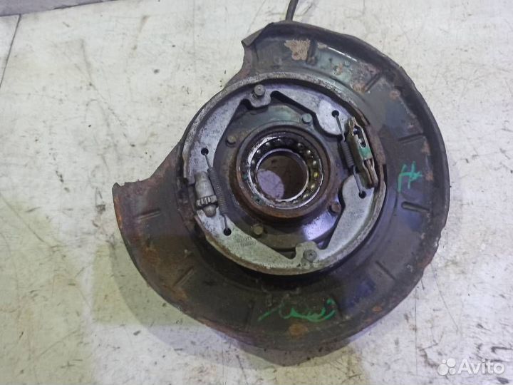 Кулак задний правый