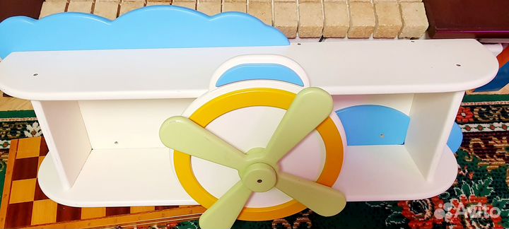 Полка навесная дерево в детскую комнату