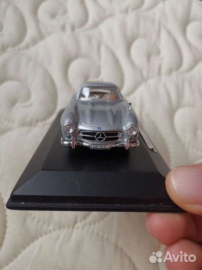 Модель автомобиля Mercedes Benz 300 SL