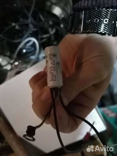 Конденсатор KNM 1011 8мкФ 380V 40-60Hz (iskra) W6