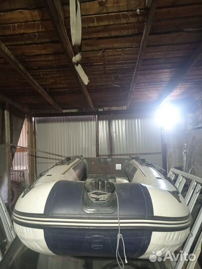 Лодка Gladiator 330 mercury 5