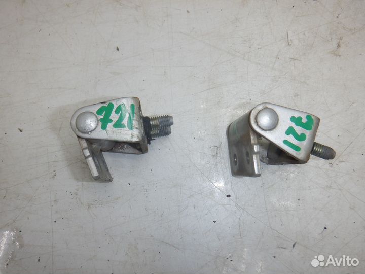 Петля двери Pajero Sport Montero K9