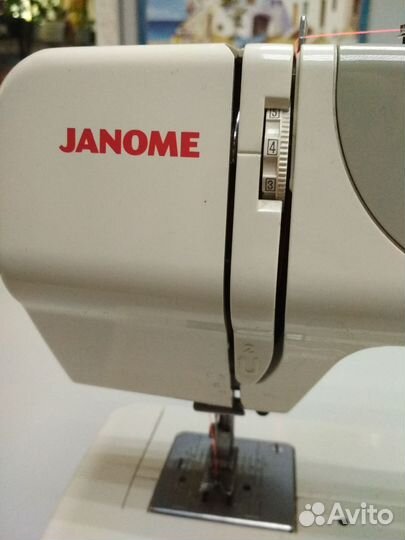 Швейная машина Janome