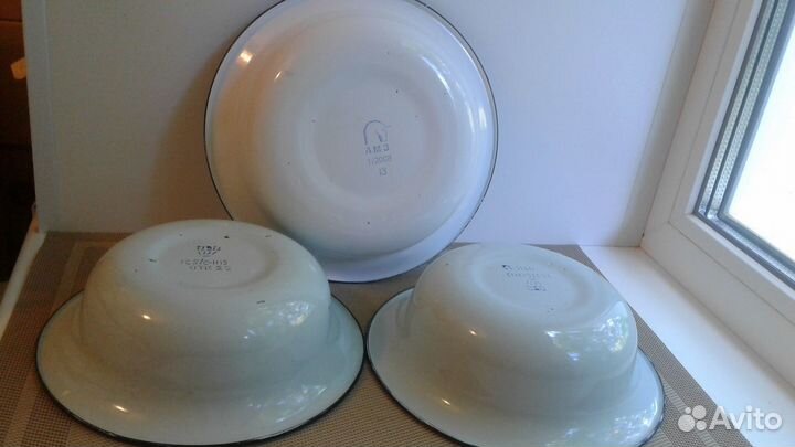 Посуда эмалированная - кружки, миски