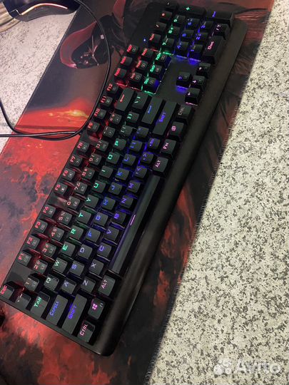 Игровая клавиатура с подсветкой