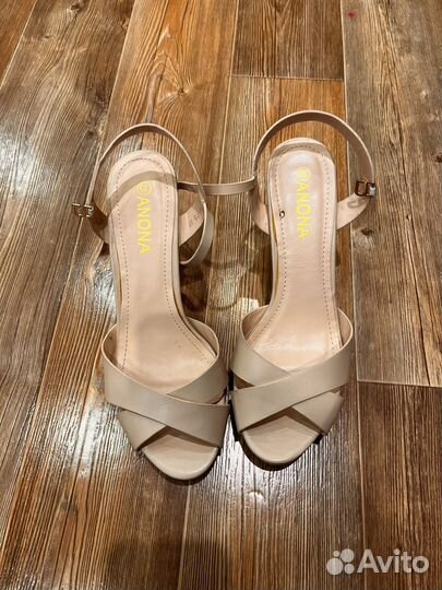 Босоножки женские