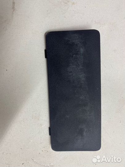 Заглушка накладки замка капота Toyota Camry