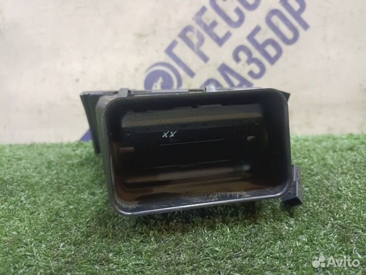 Дефлектор воздушный передний правый Audi A6 седан