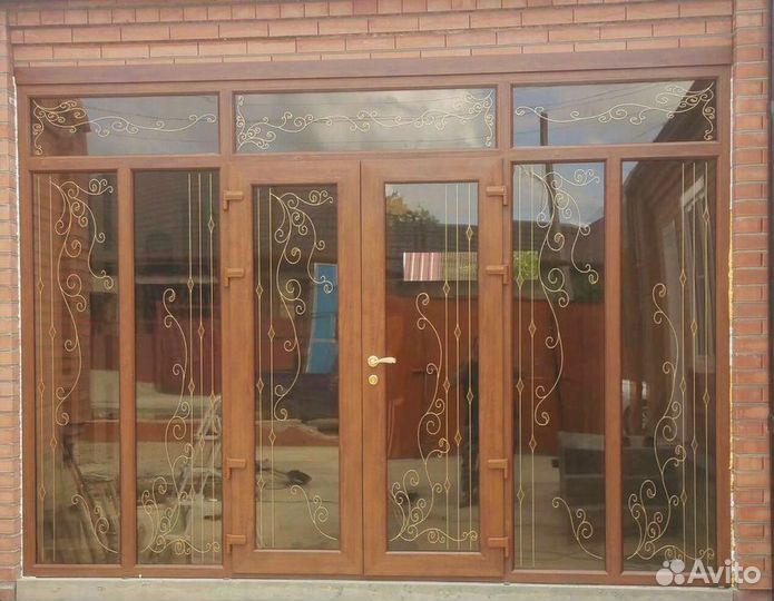 Пластиковая дверь