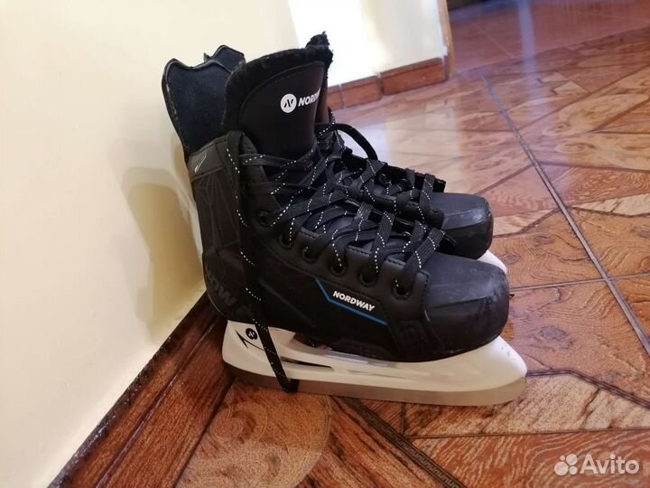 Коньки хоккейные